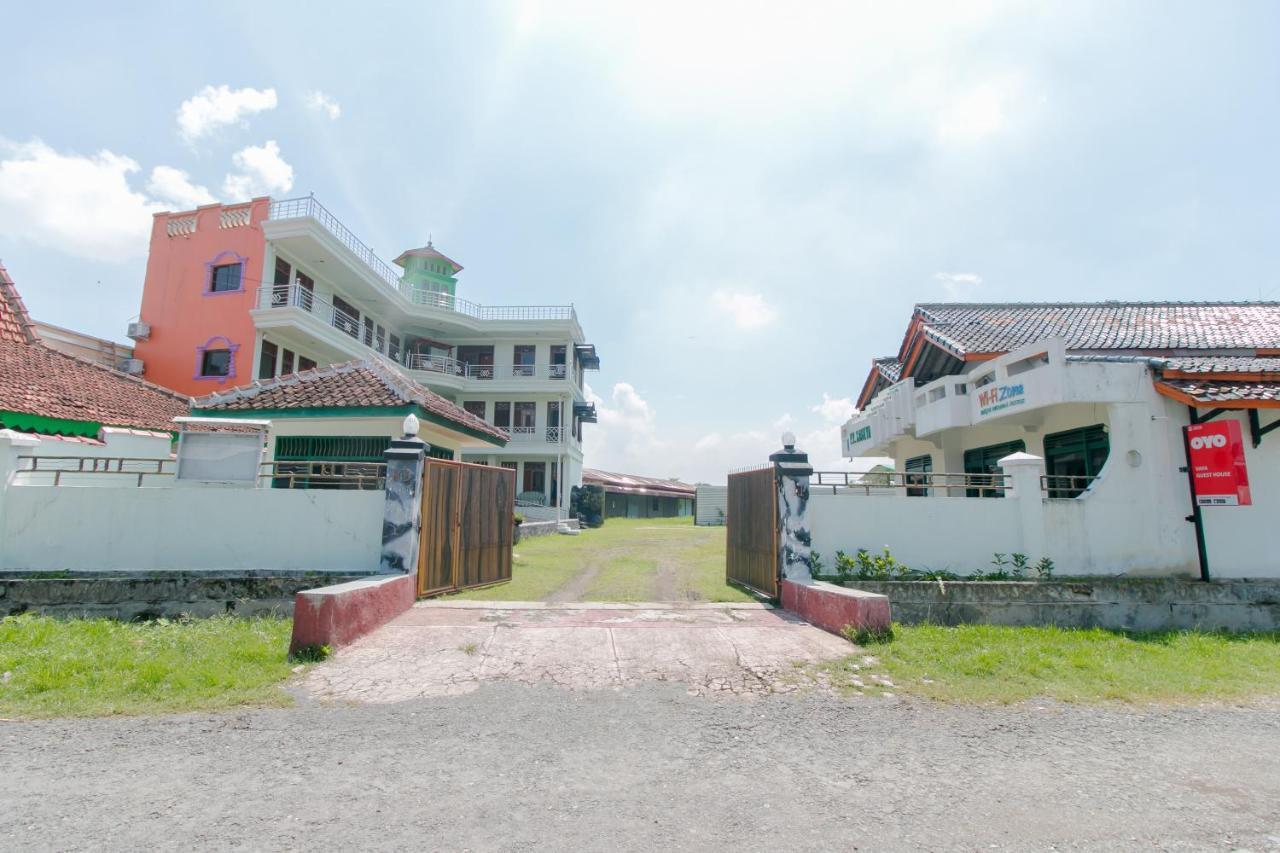 Oyo 2858 Vafa Guesthouse Cianjur Exteriér fotografie